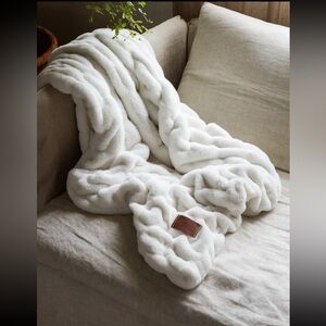 CLEARANCE.$FIRM💯.NO BUNDLES DUE TO WEIGHT. 50x60 MEDIUM COMFRT WEIGHTED BLANKET!